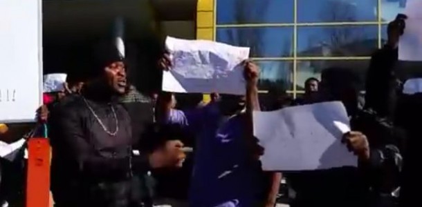 Protest al nigerienilor din Constanta, nu le place nici cazarea, nici mancarea – VIDEO